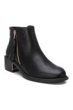 An image of the Xti Heeled Ankle Boots in Black.