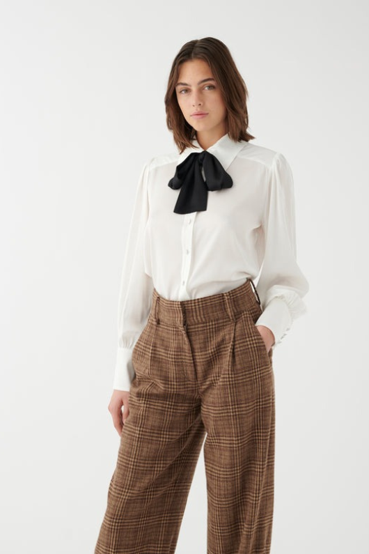 An image of the Dea Kudibal Jasminadea Blouse in Nat White.