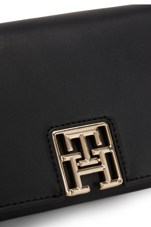 An image of the Tommy Hilfiger Chain Strap Small Crossover Bag in Black.