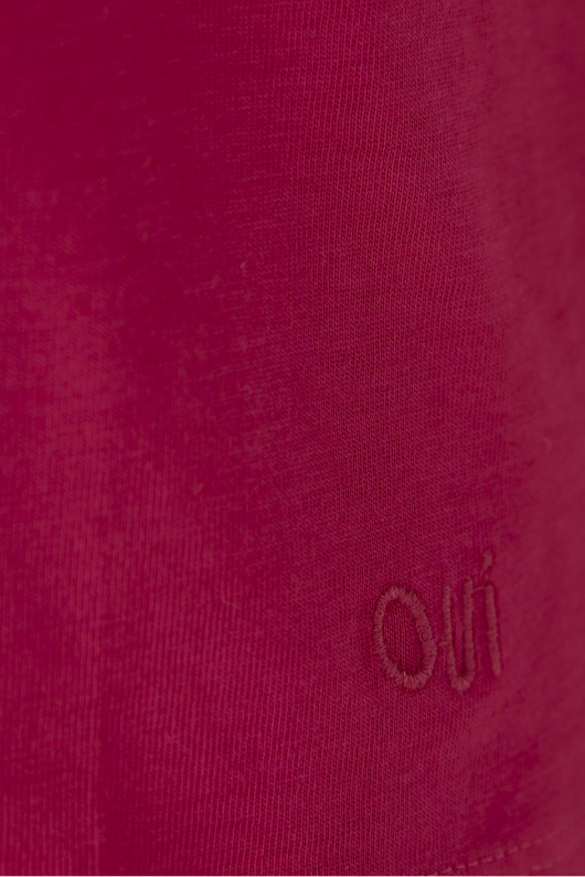 Oui T-Shirt. A crap sleeve T-shirt with V-neck in the colour pink.