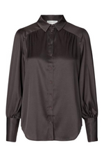 An image of the Dea Kudibal Cadencedea Shirt in Ganache.