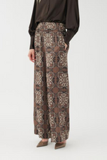 An image of the Dea Kudibal Margodea Pants in Solitaire.