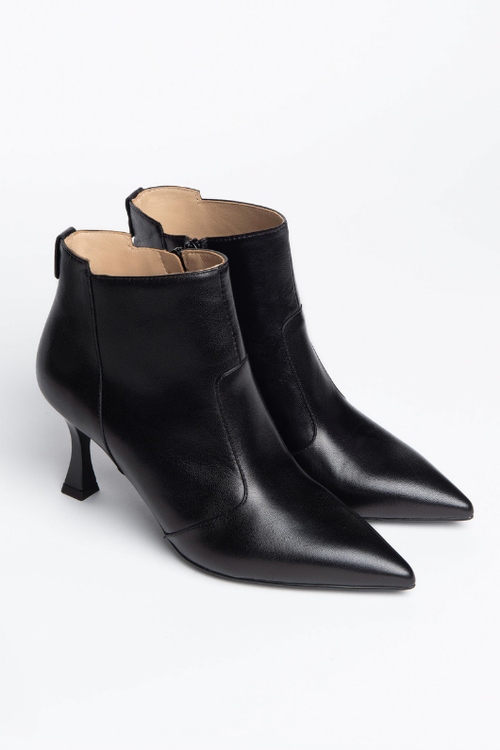 An image of the Nero Giardini Heeled Ankle Boots in Nero.