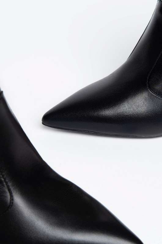 An image of the Nero Giardini Heeled Ankle Boots in Nero.