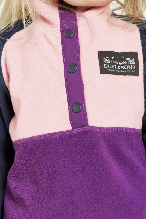 An image of the Didriksons Monte Kids Half Button Fleece in Royal Purple.