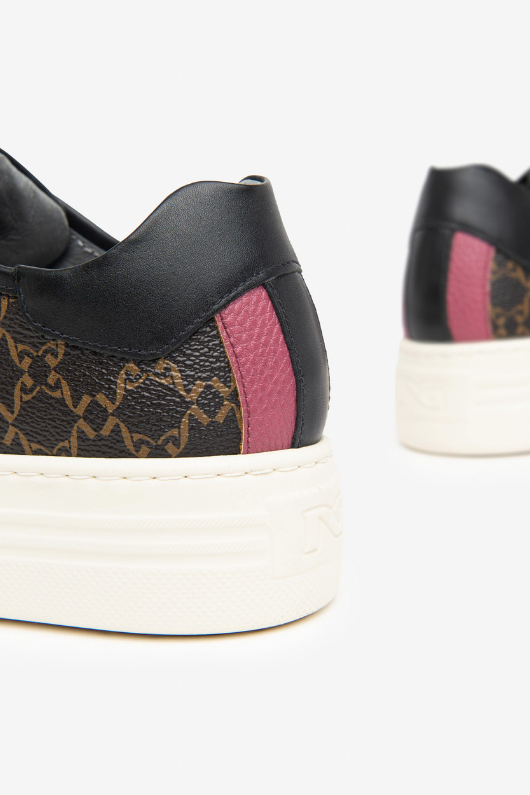 An image of the Nero Giardini Trainers in Nero.