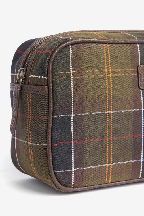 An image of the Barbour Tartan Leather Washbag in Classic Tartan.