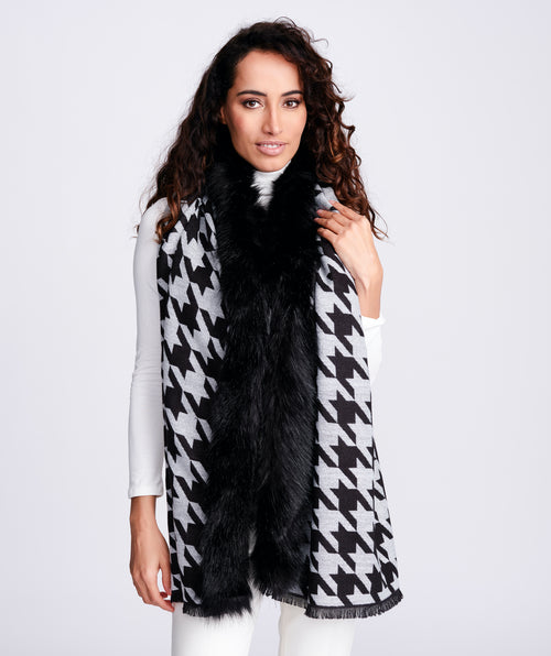 An image of the Pia Rossini Brianna Scarf in Black.