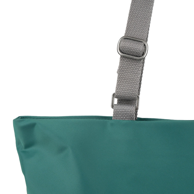 An image of the ROKA Trafalgar B Tote in Teal.