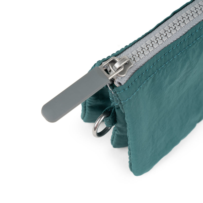 An image of the ROKA Carnaby Purse in Teal.