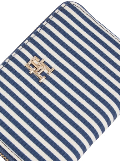 An image of the Tommy Hilfiger Poppy Summer Zip Around Wallet