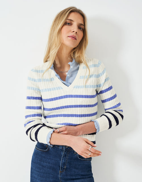 An image of the Crew Clothing Heritage Cable V-Neck Jumper